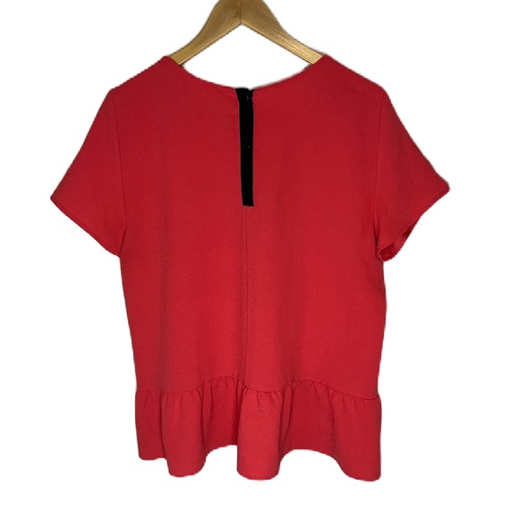 Elodie short sleeve blouse in coral with black trim and button detail, size xl. - Picture 4 of 13